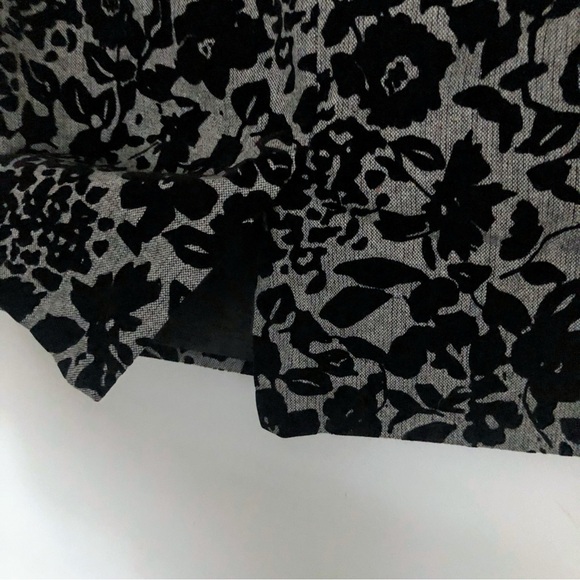 Ann Taylor Black Floral Pencil Skirt Gray Textured Size 10 - Picture 3 of 7